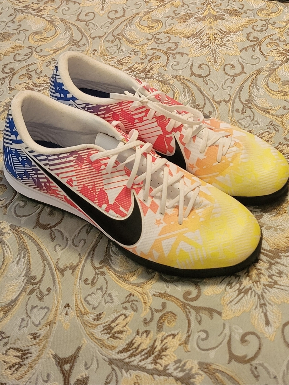 Nike Gradient Graphic Soccer Shoes - Yellow Red Blue NEW 11.5